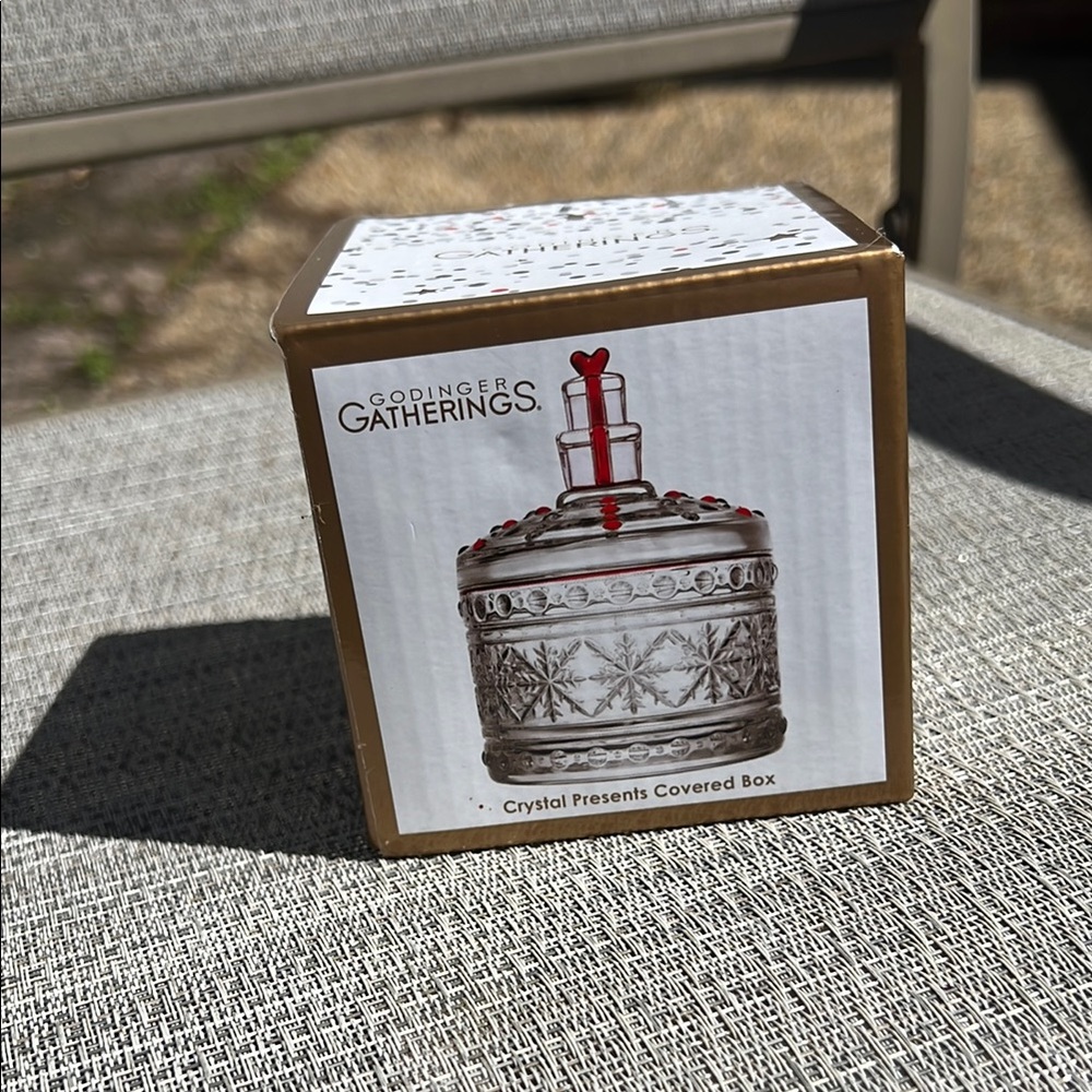 Godinger Crystal Presents Covered Box
